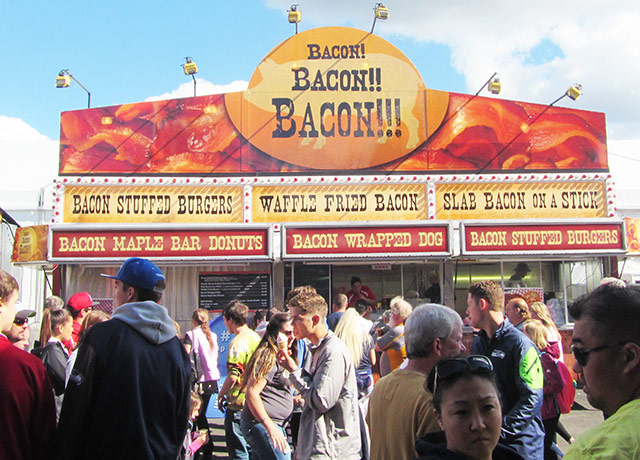 picture of people near a bacon vendor at the Washington State Fair