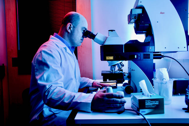 Professor Michael Manookin works at a confocal microscope.