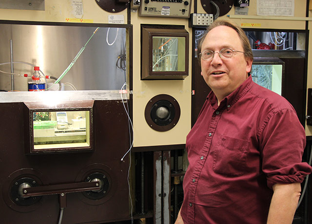 picture of Steve Shoner in radiochemistry lab