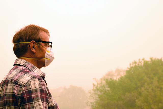 picture of man wearing facemask outside on a smoky day