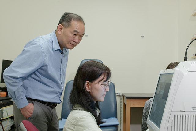 picture of researcher Ricky Wang in his lab