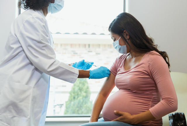 picture of pregnant woman receiving a vaccine
