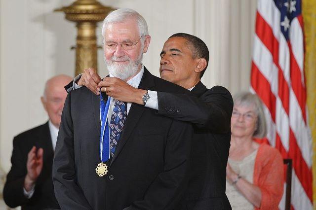 William Foege receives the Presidential Medal of Honor at the White House from President Barak Obama