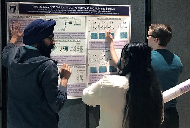 Media Name: cannabis_poster_session_colleagues_sing_english.jpg