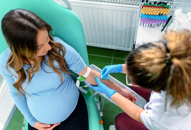 Media Name: cmv_pregnant_woman_blood_testgettyimages-1200893325.jpg