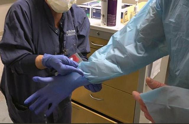 Media Name: covid_19_hospital_donning_gear2.jpg
