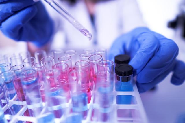 Media Name: lab_research_smaller_2020_high_risk_high_rewards_gettyimages-1204793213.jpg
